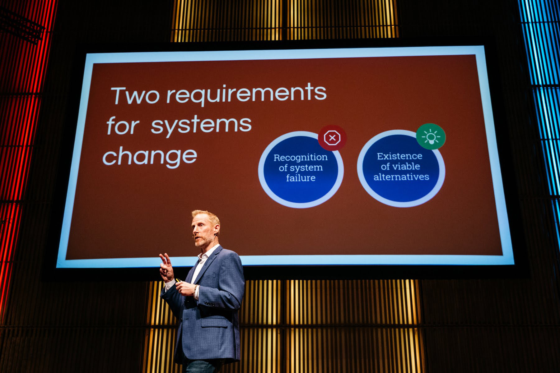 keynote speech at the 2019 b corp b the beat summit in amsterdam, photographed by Jurre Rompa