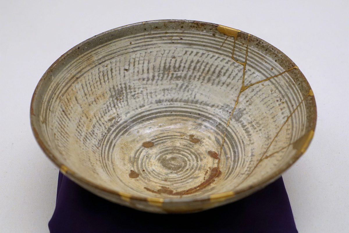 kintsukuroi tea bowl in ethnological museum berlin
